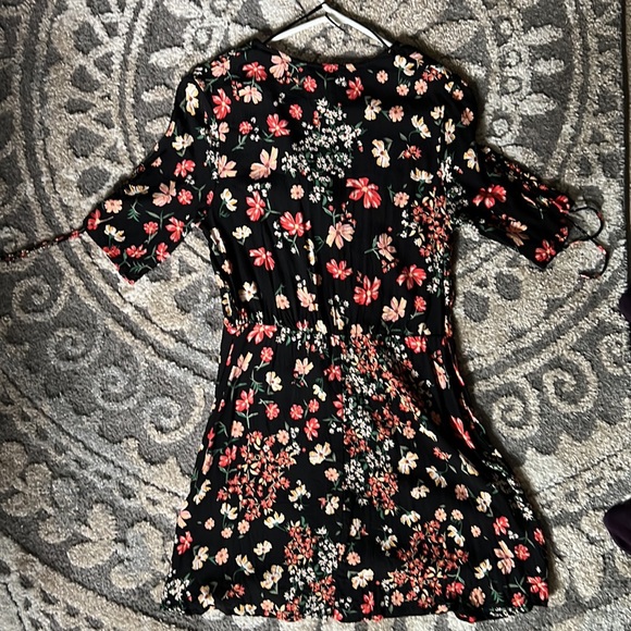 NWOT H&M Button Up Floral Dress - Picture 3 of 6